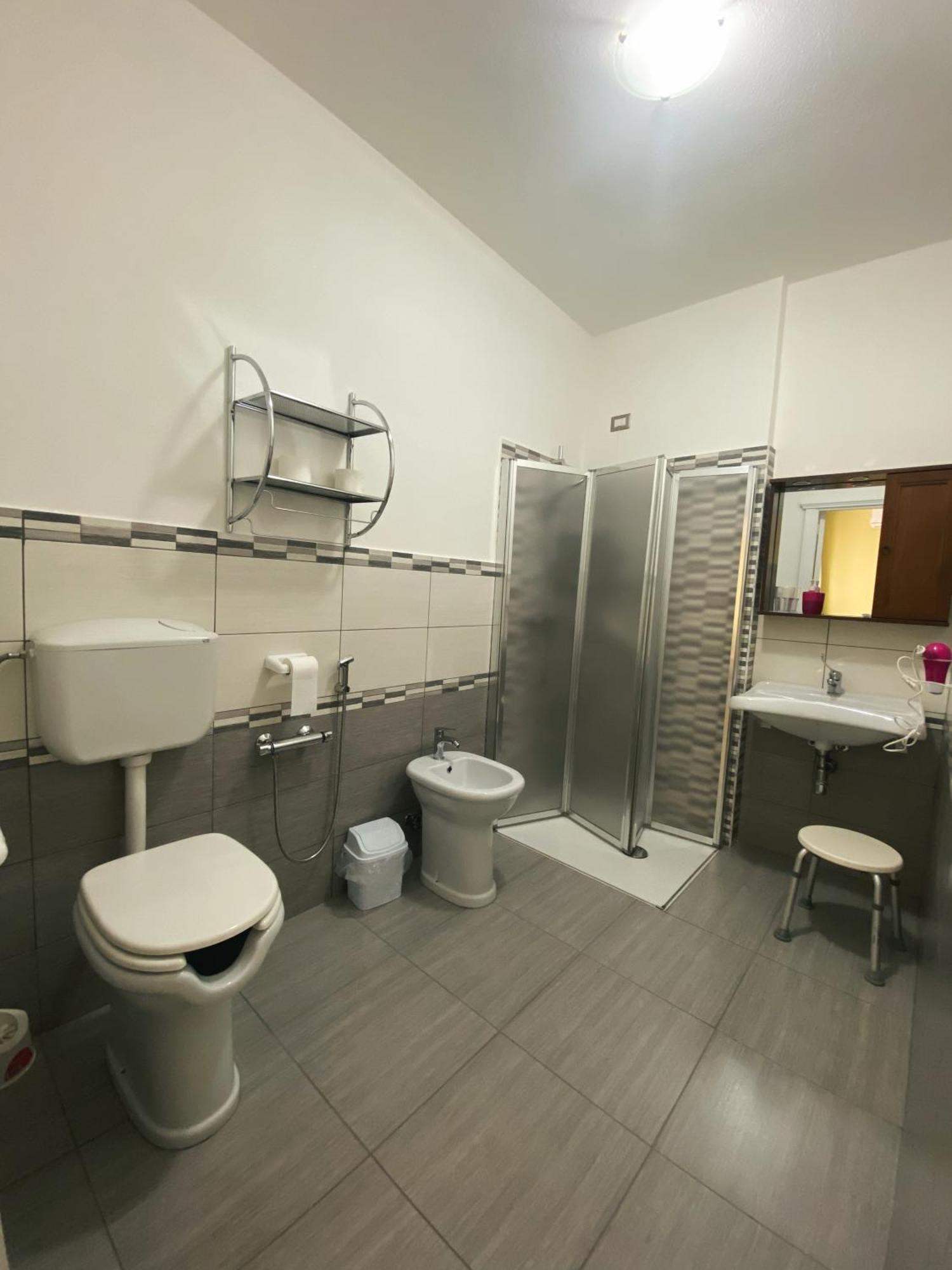 Tra I Due Ponti Hotel Боза Екстериор снимка