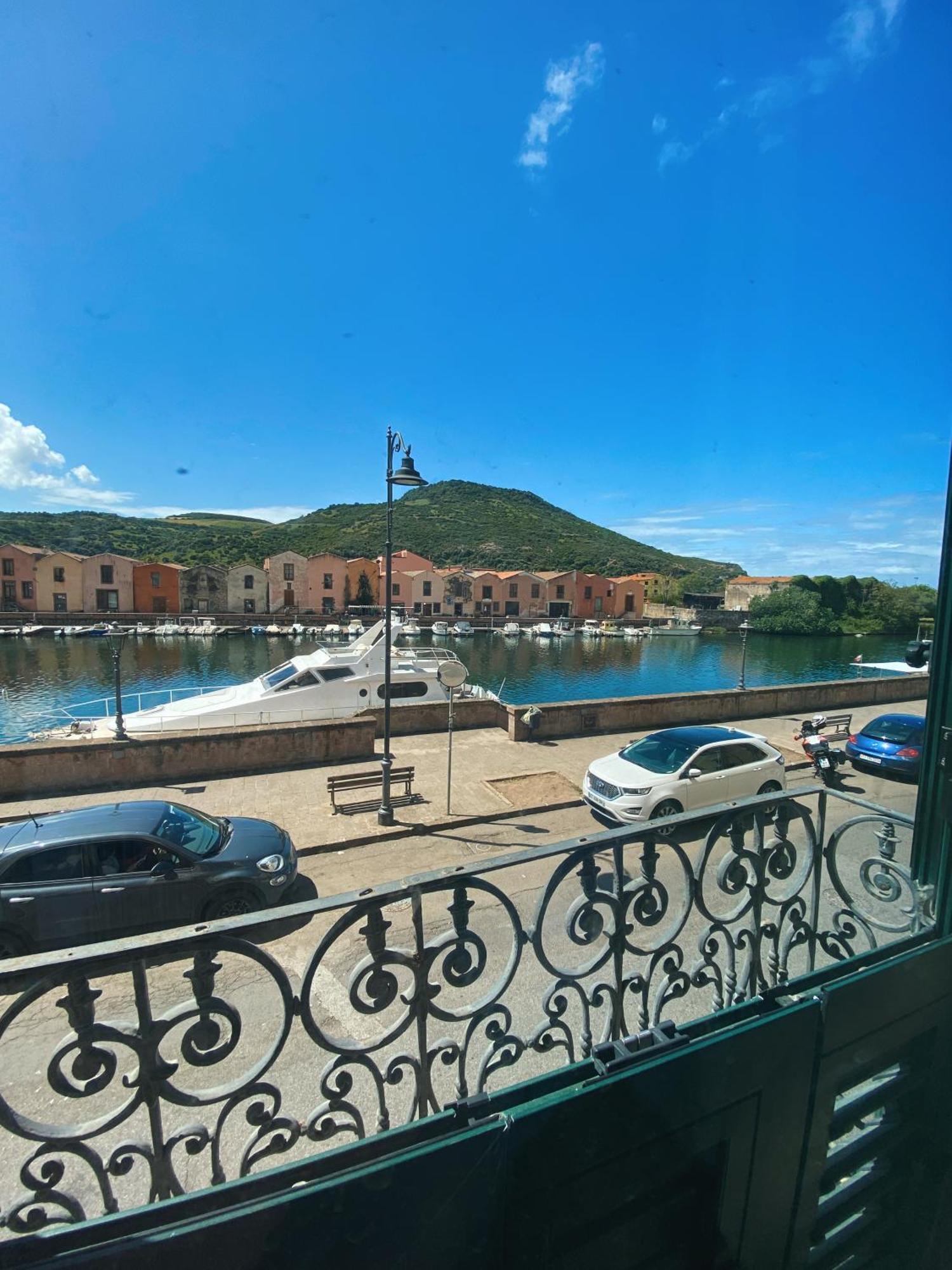 Tra I Due Ponti Hotel Боза Екстериор снимка