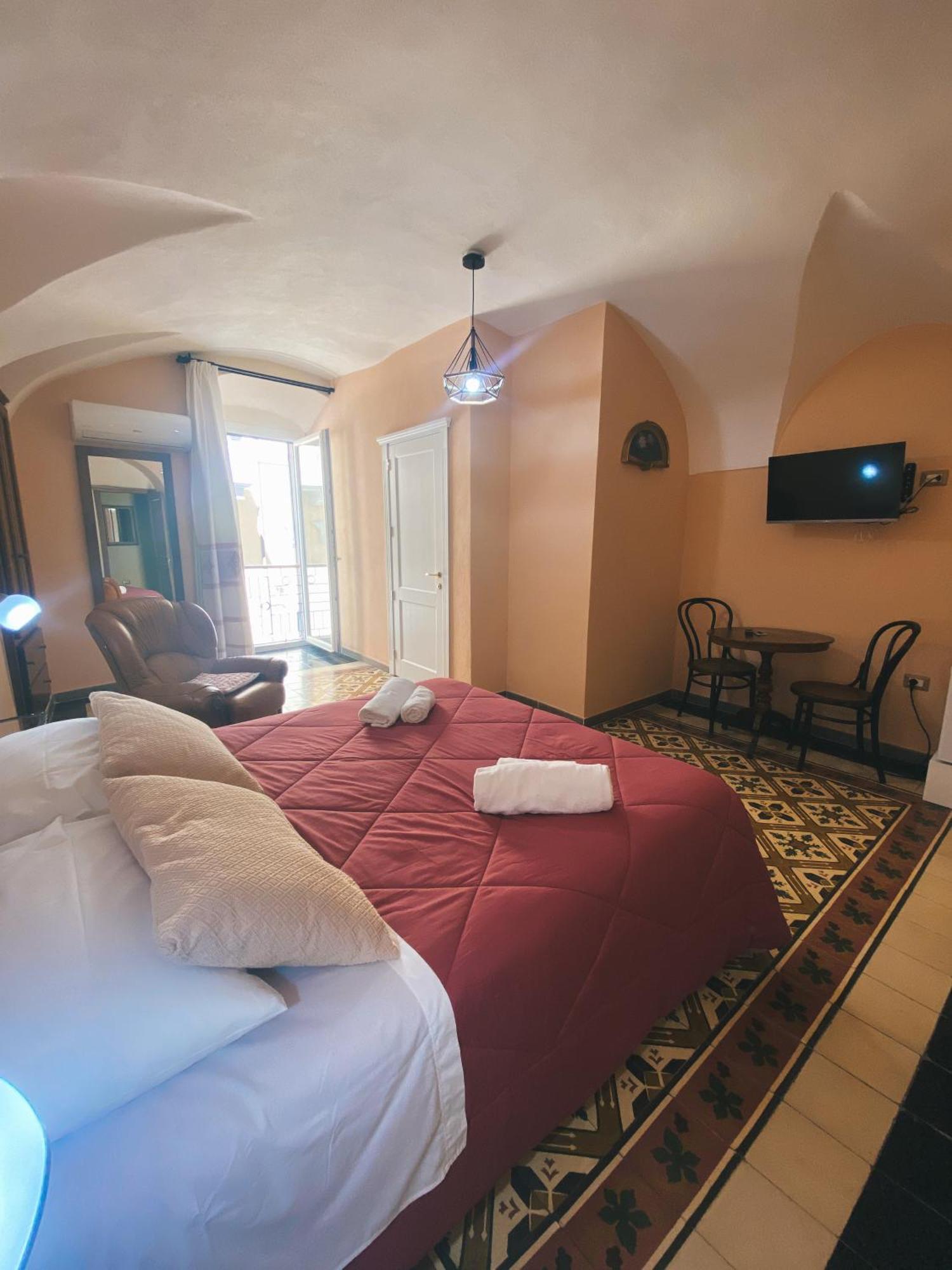 Tra I Due Ponti Hotel Боза Екстериор снимка