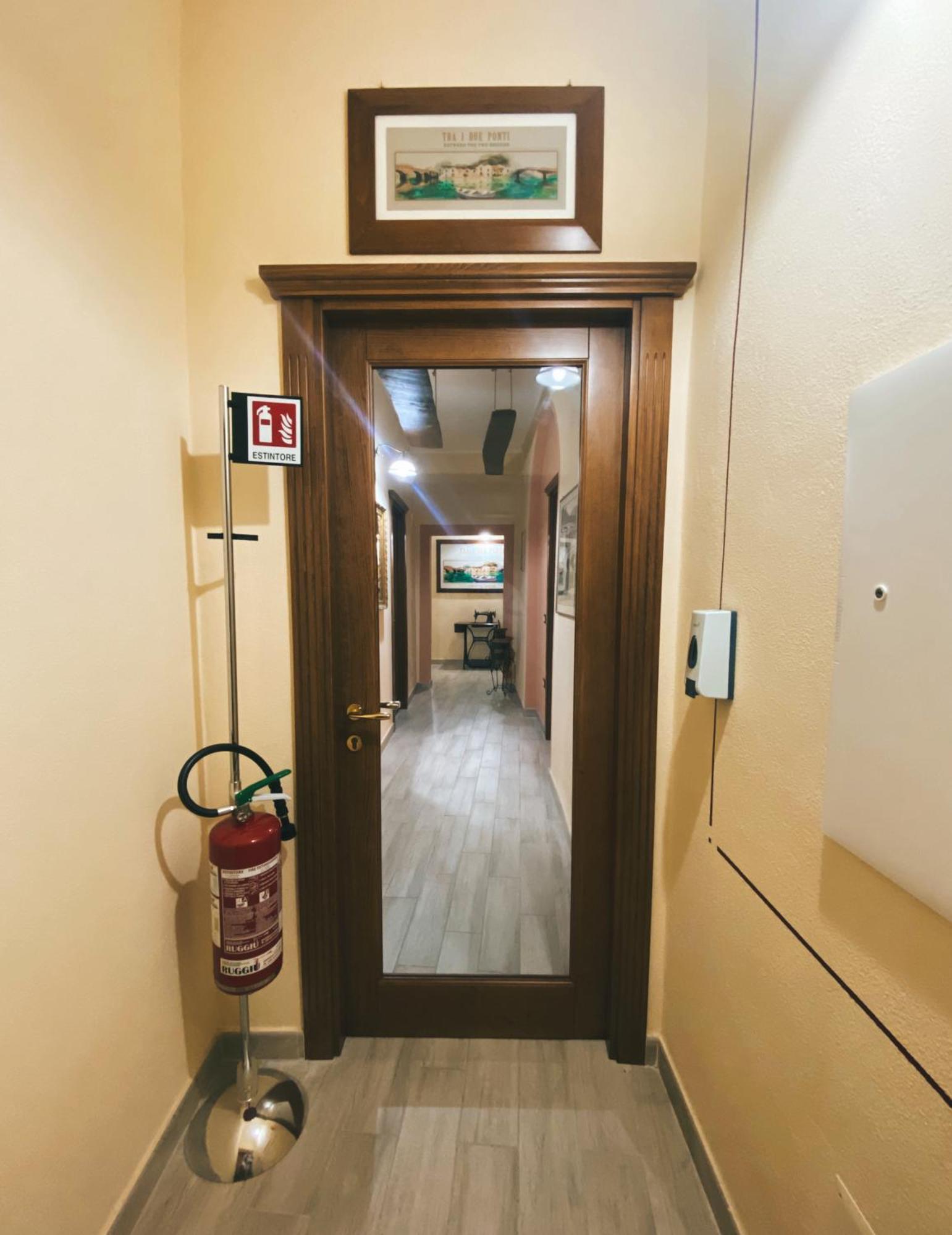 Tra I Due Ponti Hotel Боза Екстериор снимка