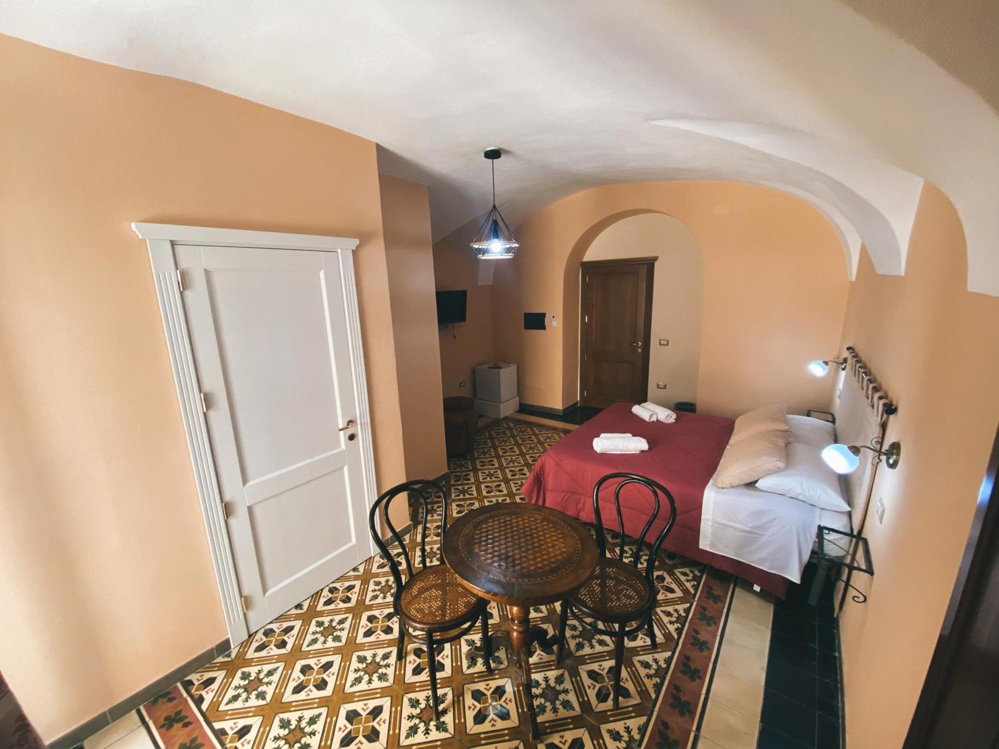 Tra I Due Ponti Hotel Боза Екстериор снимка